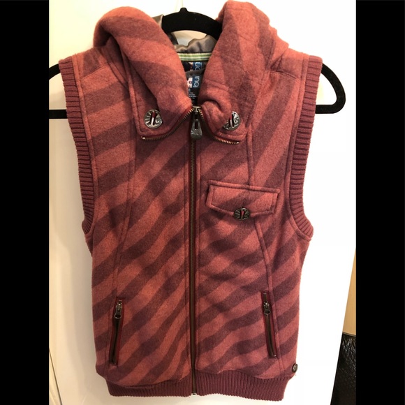 Burton Other - Burton snowboard vest. No damages, barely worn.